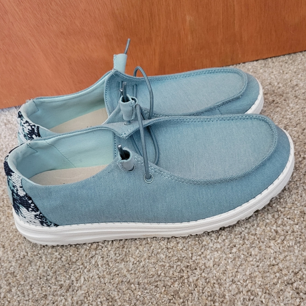 Hey Dude Wendy women's size 8